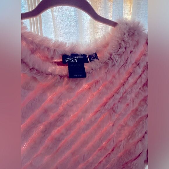 RIVET Pink Faux Fur Poncho - Picture 5 of 5